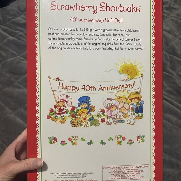 BN RARE Strawberry Shortcake 40th Anniversary Doll - Picture 5 of 5